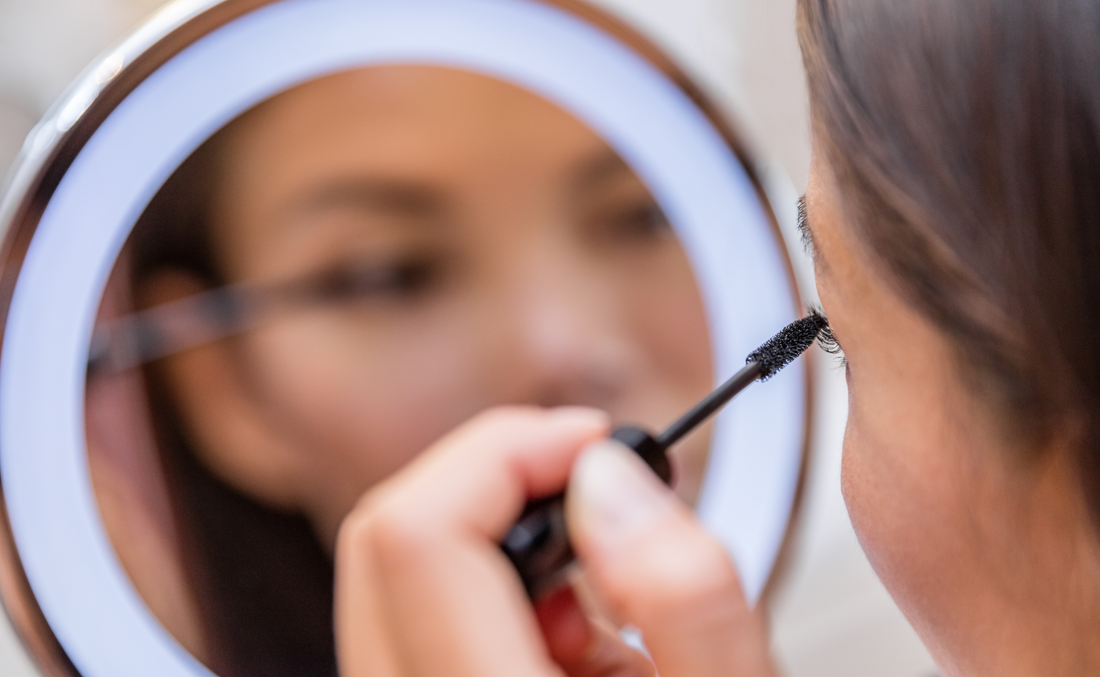 How to Safely Remove Makeup From Your Contact Lenses